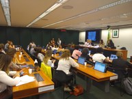 O auditório estava lotado durante a reunião