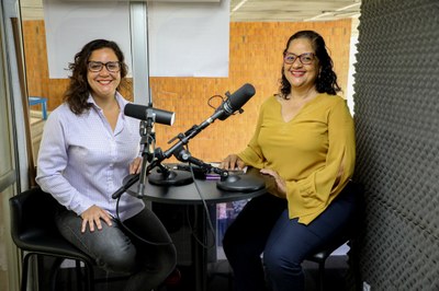 Lenilda Luna entrevistou a professora Carla Mendes