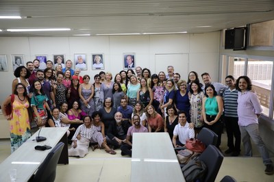 Gestores, diretores, docentes, estudantes, amigos e apoiadores da reitora Valéria Correia durante solenidade. Fotos: Renner Boldrino/Ascom Ufal.