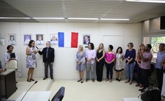 Professora Lenira Almeida falou em nome de todo o grupo em homenagem à reitora. Foto: Renner Boldrino