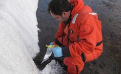 Coleta de sedimento. Foto: Arquivo pessoal