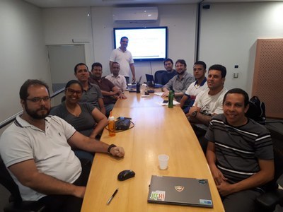 Servidores da EqPDTIC durante elaboração do PDTIC