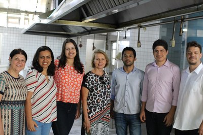 Equipe da Gestão durante visita ao RU. Fotos: Pedro Ivon