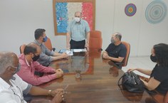 Reitor Josealdo Tonholo dá posse a Arnóbio Cavalcanti Filho como novo pró-reitor de Gestão Institucional