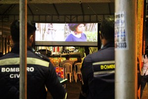 Praça 12 de Abril recebe público penedense para sessões de filmes ao ar livre