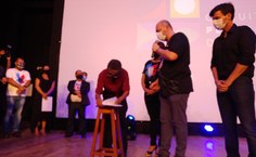 Representante da empresa Pimentel Engenharia assina contrato da obra do Campus Penedo