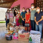 HU doa meia tonelada de alimentos para Casa Rosa de Maceió
