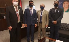 Tonholo, o pró-reitor Clayton Santos e Ineh Alarcão em visita ao prefeito eleito de Maceió, JHC