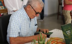 Professor Douglas Apratto