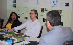 Professor Elder Maia, diretor da Edufal, em apresentação sobre a Rede