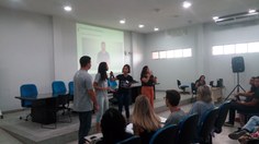 Alunos apresentando com interpretação de Meire Santos