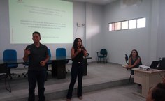 Monitora Thamires Campos e Intérprete Maykew Douglas