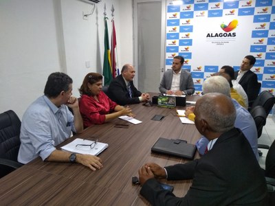 Gestores da Ufal e do HU durante reunião com o secretário de Saúde de Alagoas, Cláudio Ayres Costa