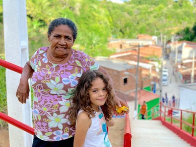 Moradoras da Grota Poço Azul, no bairro do Jardim Petrópolis (Foto: Governo de Alagoas)