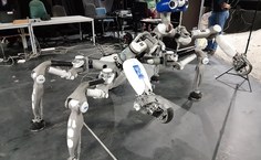 Robô Mantis em laboratório