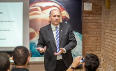 Reitor Tonholo reforçou a atenção na necessidade de manter os estudantes bolsistas na Universidade