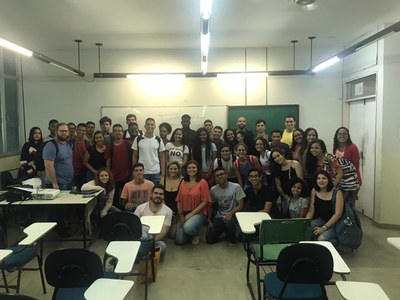 Redes sociais são ferramentas para sair do isolamento. Na foto, estudantes de Administração em período de acolhimento (Arquivo Pessoal)