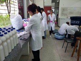 Parceiros da Ufal no combate ao coronavírus acompanham produção de álcool em gel