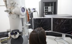 Microscópio eletrônico de transmissão de 120 kVA