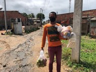 Equipes da Nutrição realizam entrega de doações em comunidades