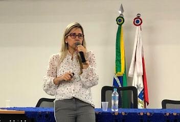 Professora Verônica de Medeiros, da Escola de Enfermagem