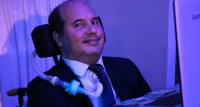 Portador de ELA faz mestrado na Ufal e colabora com pesquisas