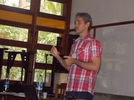 Artigo aborda superexposição da covid-19 nos meios de comunicação