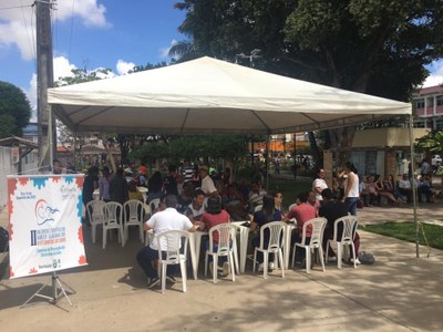 Ação na praça sobre a importância de dormir bem