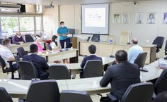 Professor Márcio Ribeiro durante apresentação de projeto do que seria um equipamento um equipamento que trata da inserção, inclusão digital de todas as camadas da população