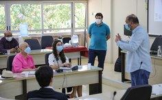 Reitor Josealdo Tonholo coordenou a reunião com parlamentares, secretários e gestores da Ufal