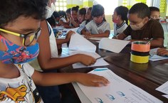 Os alunos também receberam atividades didáticas para reforçar o conteúdo das palestras