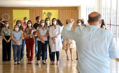 Momento da entrega do novo hall