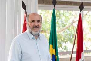 Câmara de Vereadores vai conceder título de cidadão honorário a reitor da Ufal