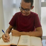Com versos e rimas, aluno de Psicologia usa cordel para apresentar trabalhos