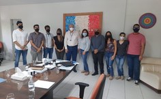 Representantes do ICF com o reitor Josealdo Tonholo