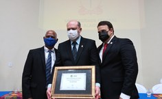 Reitor com o pró-reitor Wellington e o vereador Chico Filho (foto Rose Ferreira)