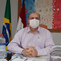 Reitor se solidariza com estudantes e lamenta não ter dinheiro para pagar bolsas