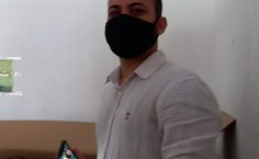 David Farias, diretor da ETA, liderou a comitiva de professores que foi pegar os isntrumentos no Almoxarifado da Ufal