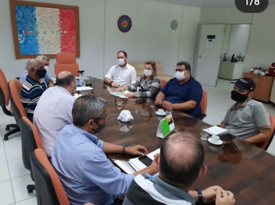 Reunião no Gabiente do reitor Josealdo Tonholo