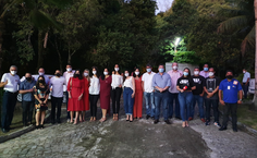 Todos os convidados juntos ao final