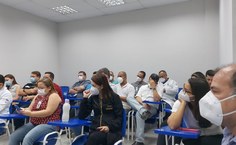 Os membros do Núcleo de Implantação, representantes  de várias áreas, durante a reunião