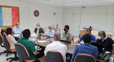 Reunião realizada no Gabinete do reitor Josealdo Tonholo nesta sexta-feira