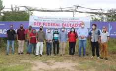Comitiva e comunidade do Campus do Sertão no local onde será a futura área acadêmica