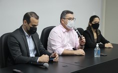 Secretário Silvio Bulhões, professor Fábio Guedes e a pró-reitora Ariana Albuquerque, da Uneal