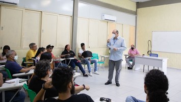 Gestão se reúne com estudantes PcD para discutir ações institucionais