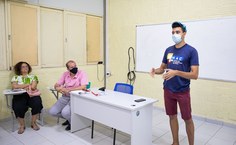 Representante do Núcleo de Acessibilidade da Ufal também conversou com o grupo