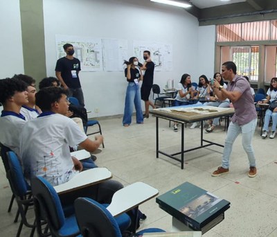 Equipes dos cursos de Design e Arquitetura também estiveram presentes durante a visita das escolas