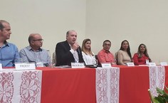 Reitor Josealdo Tonholo em sua fala de abertura do Sinpete