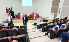 Sílvia Uchoa, coordenadora do NIT Ufal, e reitor Josealdo Tonholo na palestra de abertura do Sinpete