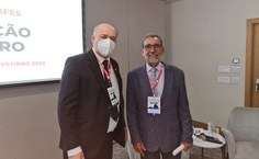 Tonholo ao lado do vice-presidente da Academia Brasileira de Ciências, Jailson Bittencourt de Andrade